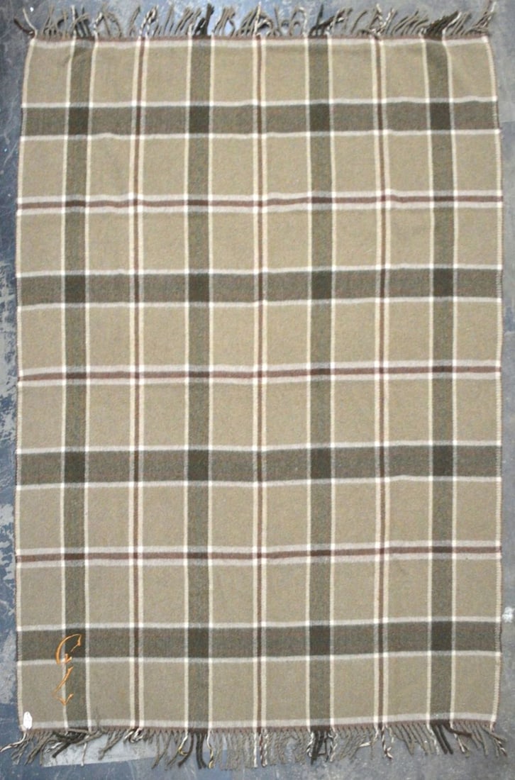 FINE VINTAGE WOOL BLANKET (1 of 6)