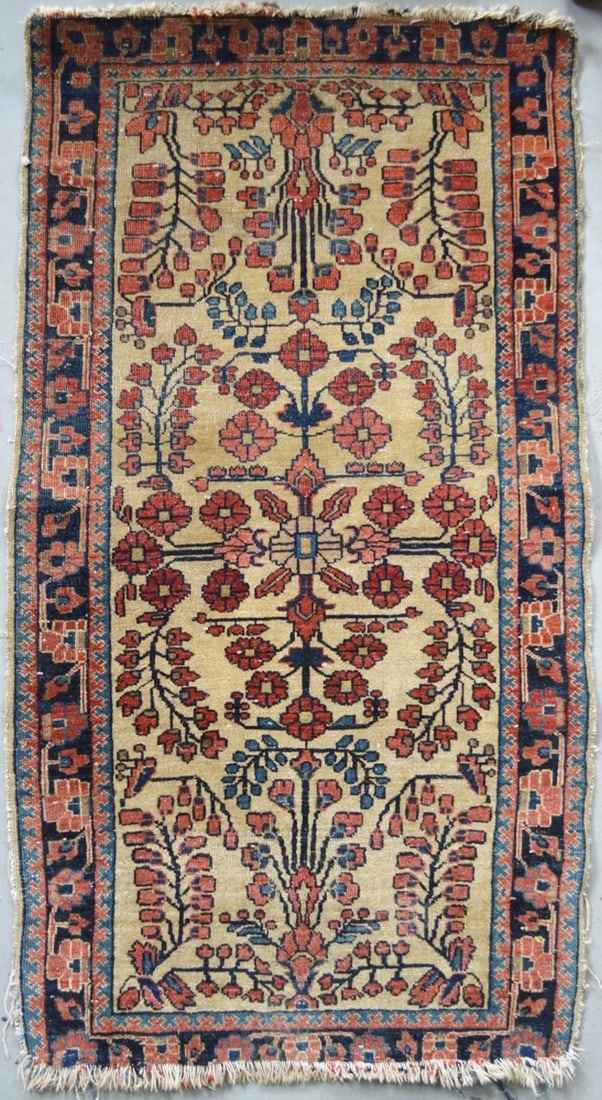 ANTIQUE SAROUK DESIGN SMALL CARPET / RUG (1 of 7)