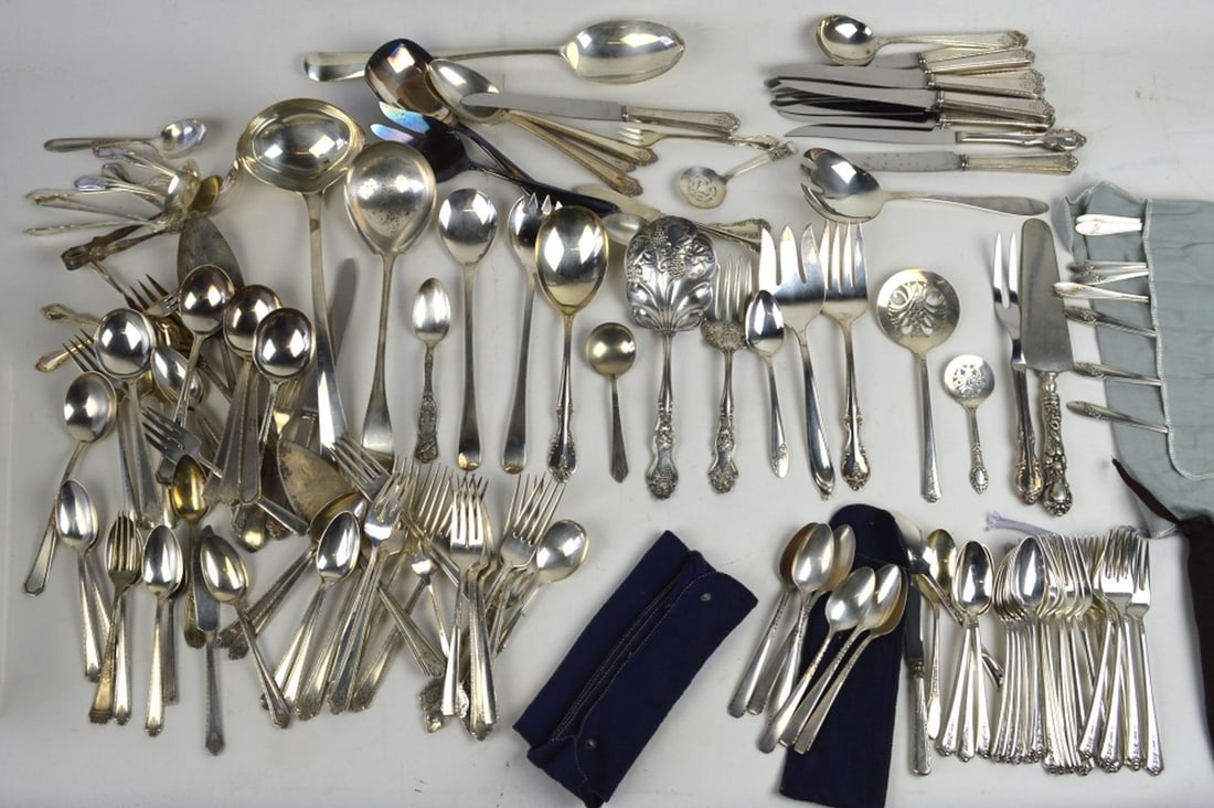 LARGE LOT OF SILVERPLATE INC ORNATE SERVING PIECES (1 of 11)