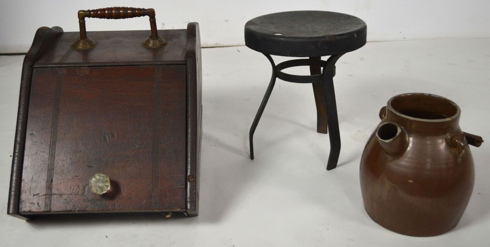 ANTIQUE EARLY FARM AND HOME LOT (1 of 9)