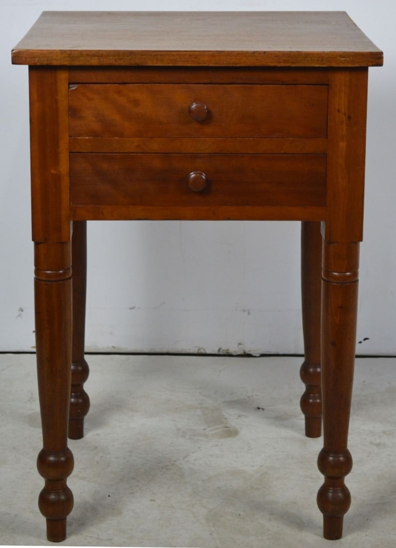 ANTIQUE / EARLY AMERICAN SIDE TABLE (1 of 7)