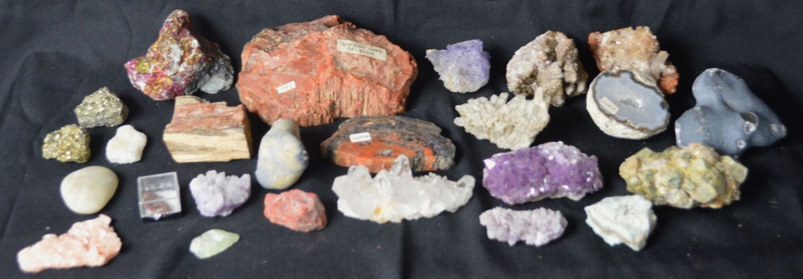 COLLECTION OF MINERAL AND CRYSTAL SPECIMENS (1 of 11)