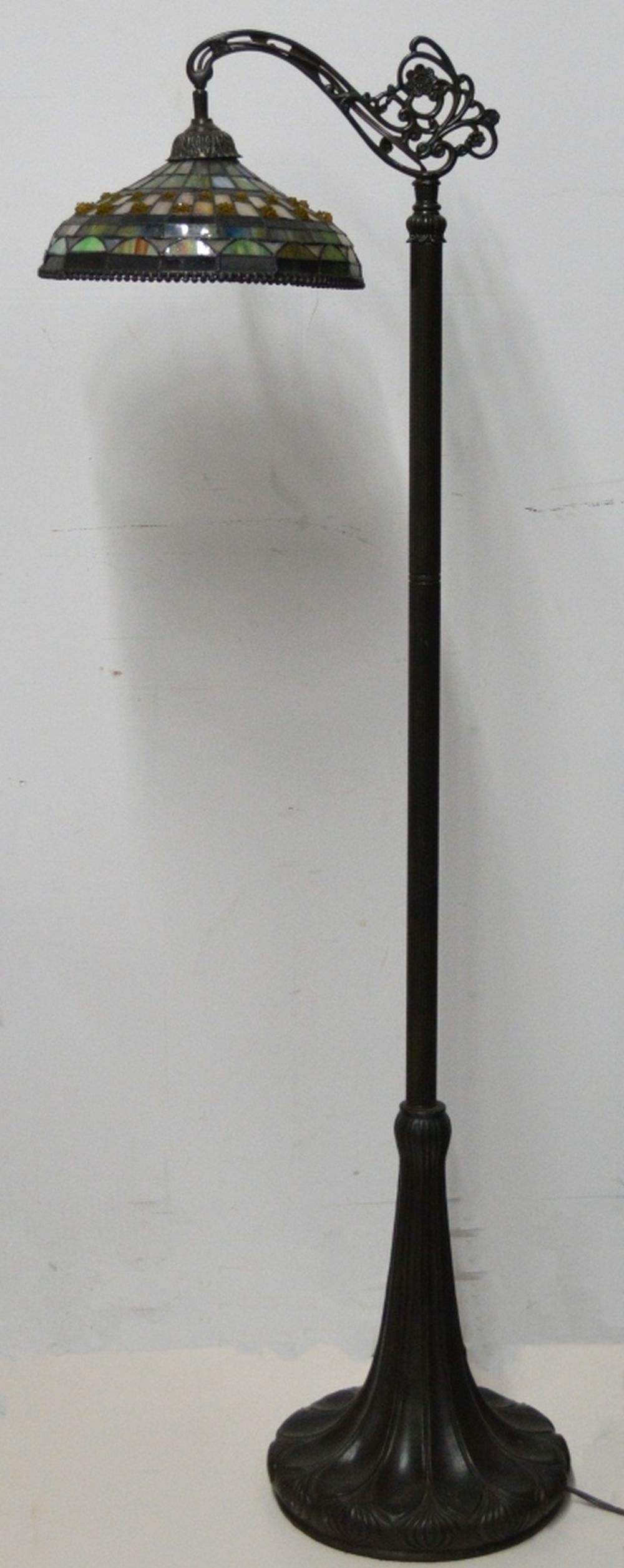 VINTAGE HANDEL STYLE STAINED GLASS FLOOR LAMP (1 of 7)