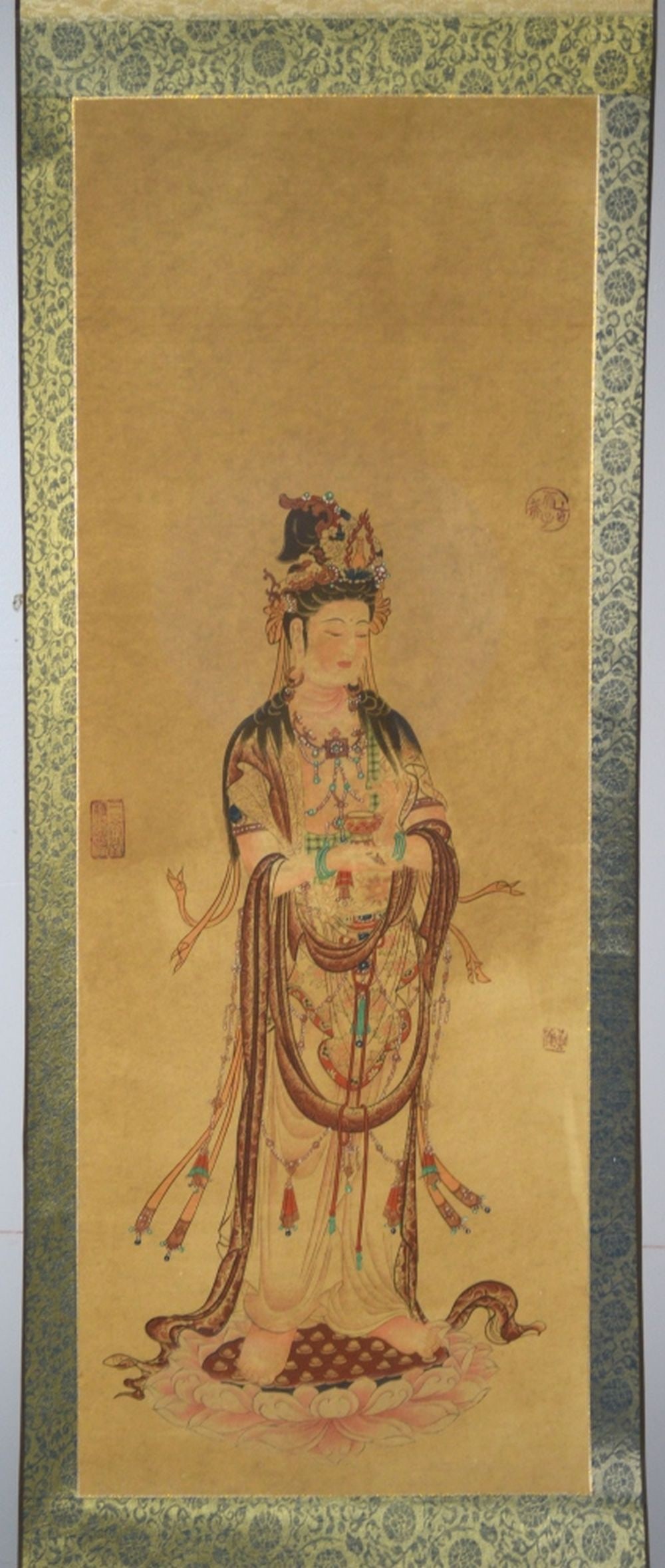 CHINESE SCROLL PAINTING SIGNED: An antique scroll painting of a woman. The work is signed/stamped. Measures: H 66 1/2" x W 19 1/2"