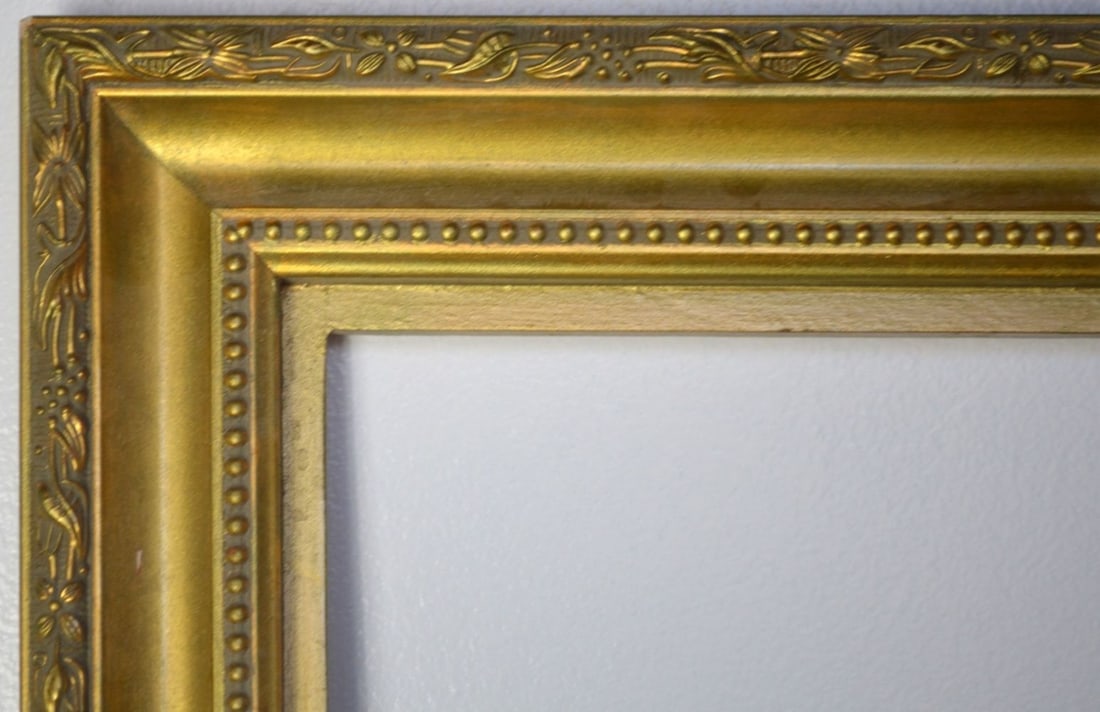 VINTAGE PAINTING FRAME: Good, decorative, gilt painting frame. Measures: 40 3/8" x 28 3/8" Rabbet: 36 3/4" x 24 3/4"