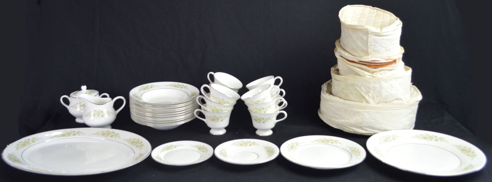 61 PC WEDGWOOD PORCELAIN DINING SERVICE SET (1 of 12)
