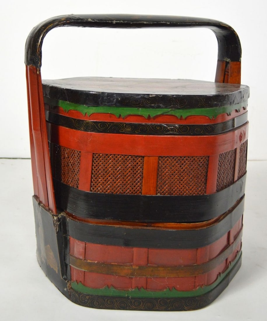 CHINESE ANTIQUE LACQUER RATTAN NESTING BASKET (1 of 9)