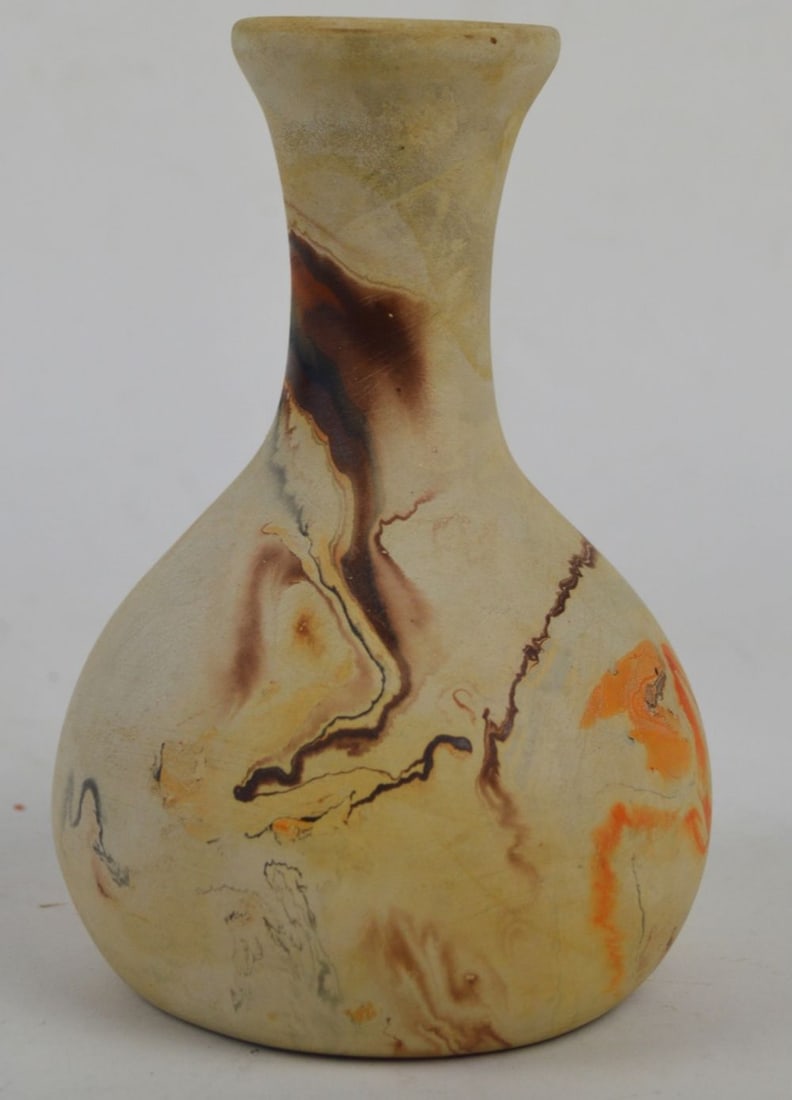 VINTAGE NEMADJI POTTERY VASE SIGNED (1 of 4)