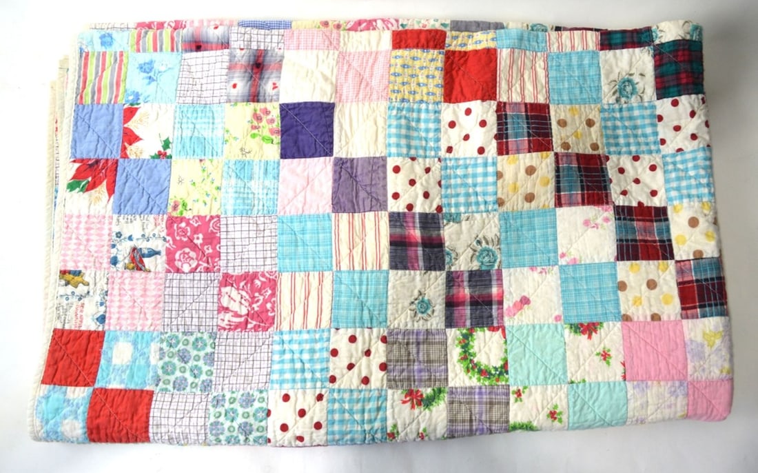 VINTAGE / ANTIQE PATCHWORK QUILT (1 of 4)