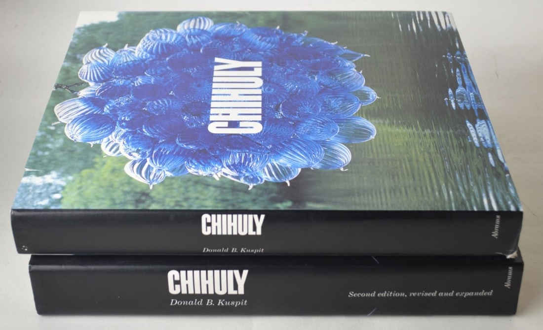 2 DALE CHIHULY ART BOOKS 1 SIGNED (1 of 3)