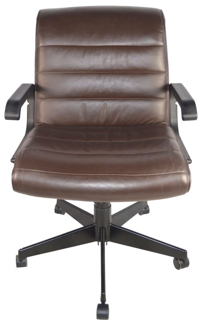 KNOLL RICHARD SAPPER LEATHER EXECUTIVE CHAIR: Iconic leather modern office chair designed by Richard Sapper for Knoll. Measures: H 37" x L 22 1/2" x W 24"