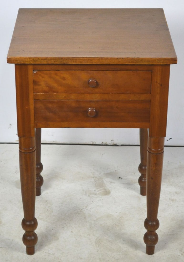 ANTIQUE / EARLY AMERICAN SIDE TABLE (1 of 7)