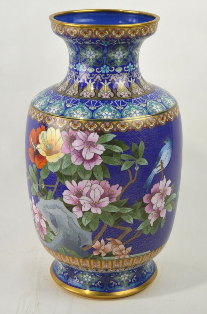 LARGE AND FINE CHINESE CLOISONNE VASE (1 of 6)