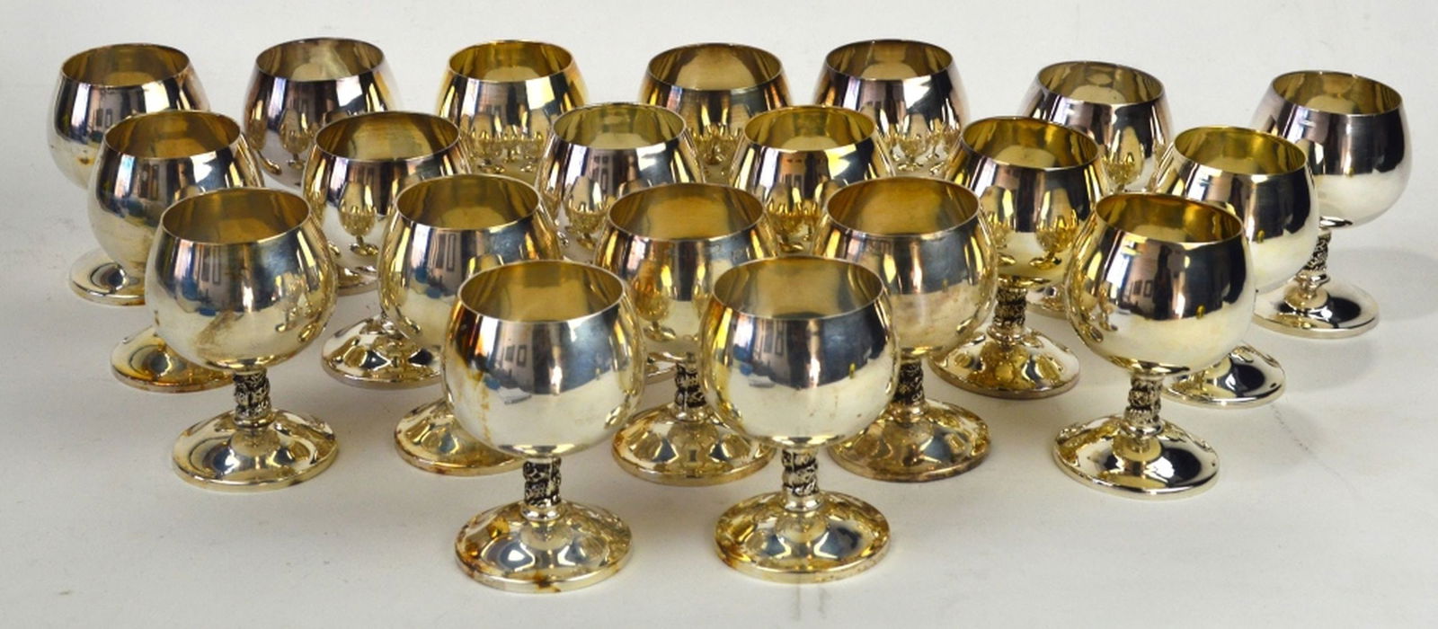 20 PC ROMA SL SILVER PLATE WINE GOBLETS: A set of 20 Roma SL (Spain) silver plate goblets. Measures: 4" x 2 1/2" x 2 1/2"