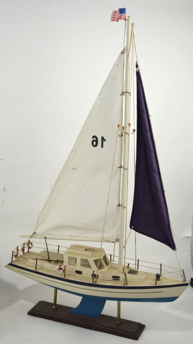 2 SAILBOAT KETCH MODELS: A group of 2 vintage sailing ship models. Measures: Largest 33 1/2" x 19" x 5"