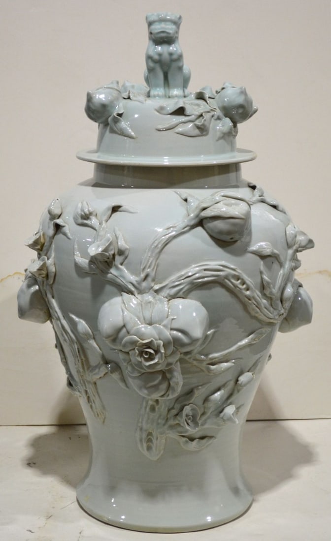 FINE VINTAGE CHINESE CELADON RELIEF VASE W LID (1 of 13)