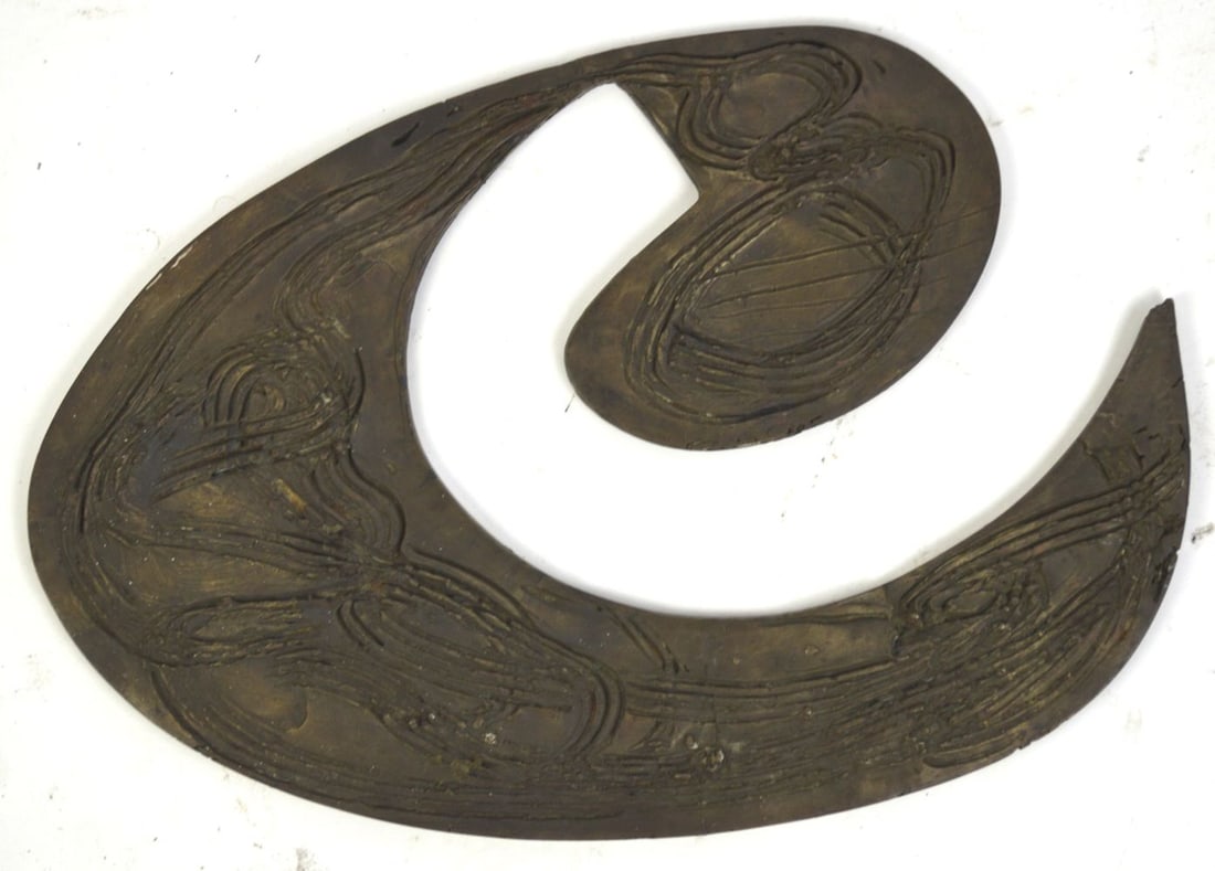 FRANK STELLA BRONZE ABSTRACT SCULPTURE: Frank Stella (US 1936-2024). An incised free form geometric curlicue metal sculpture (bronze alloy). The work is a wonderful decorative element. Marked as photographed. The work was granted to Dick Po