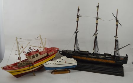 GROUP OF 3 MODEL BOATS SAILING SHIPS SAILBOATS