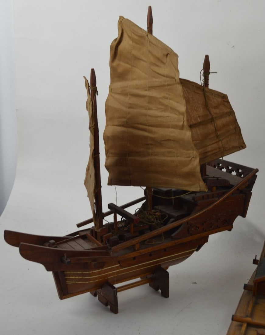 3 VINTAGE MODEL SAIL BOATS INC CHINESE JUNK: Grouping of 3 vintage model sailing ships / sailboats / Chinese junk models. Measures: Largest 21" x 23" x 6"