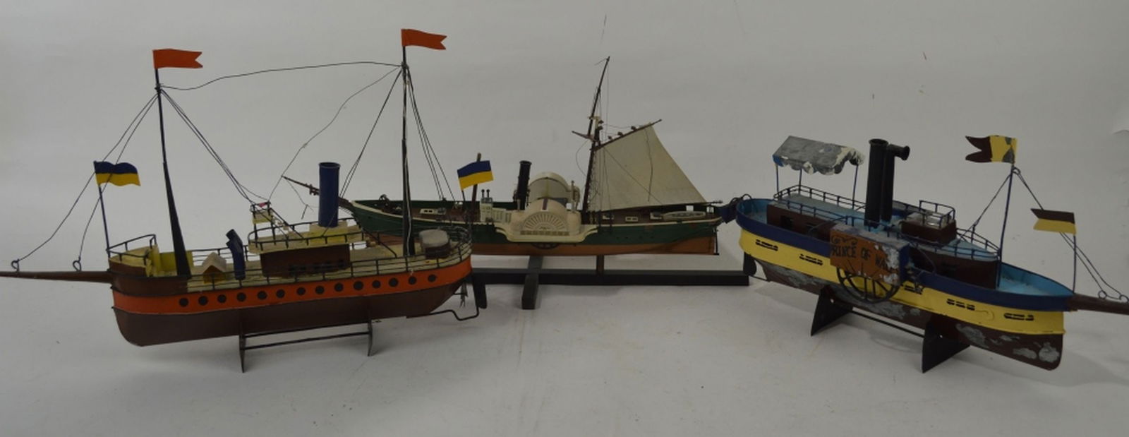 3 MODEL PADDLEWHEEL STEAMER BOAT GROUPING: A grouping of 3 paddlewheel type steamship models. Measures: Largest 13" x 19" x 3"