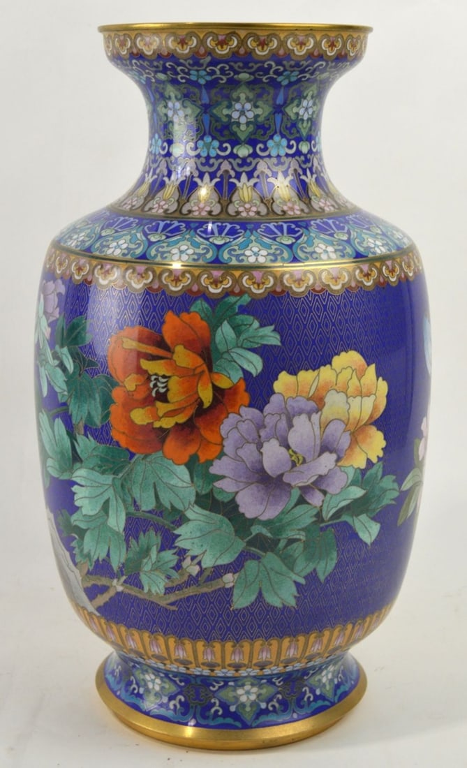 LARGE AND FINE CHINESE CLOISSONE VASE (1 of 7)