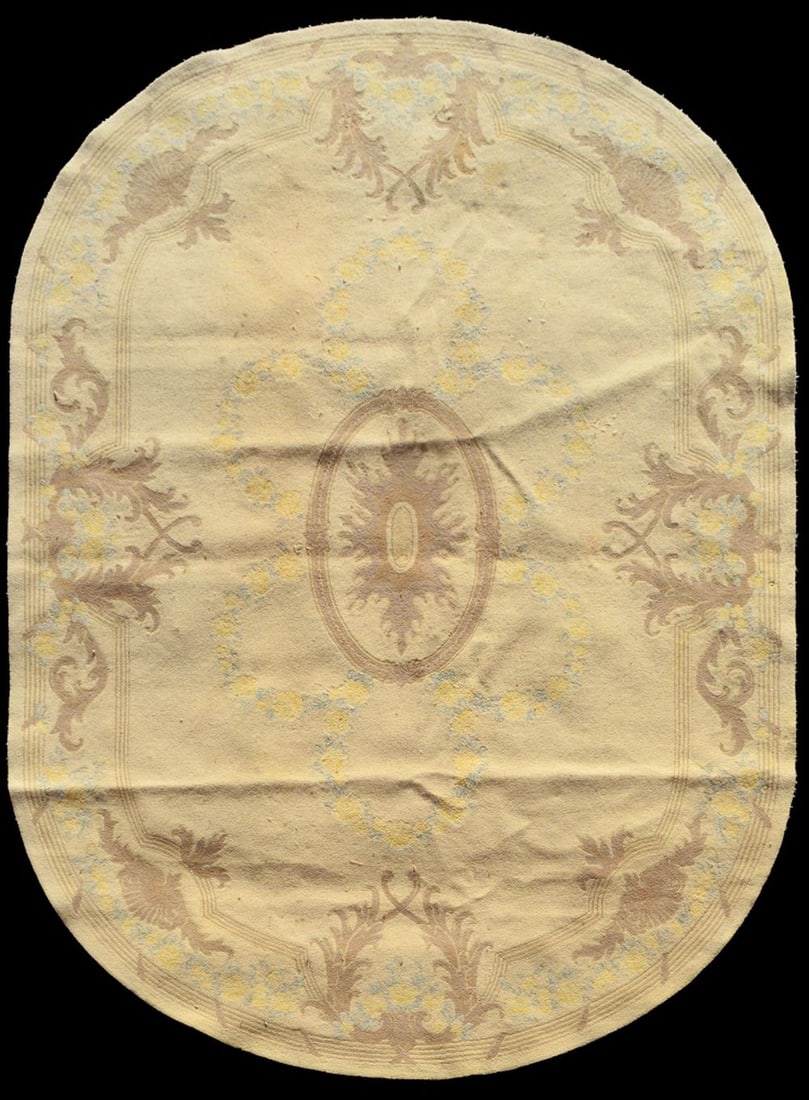 EDWARD FIELDS ROOM SIZE CARPET / RUG 10 X 14: A room sized oval Edward Fields carpet. Approximately 10' x 14" Measures: 119" x 171"