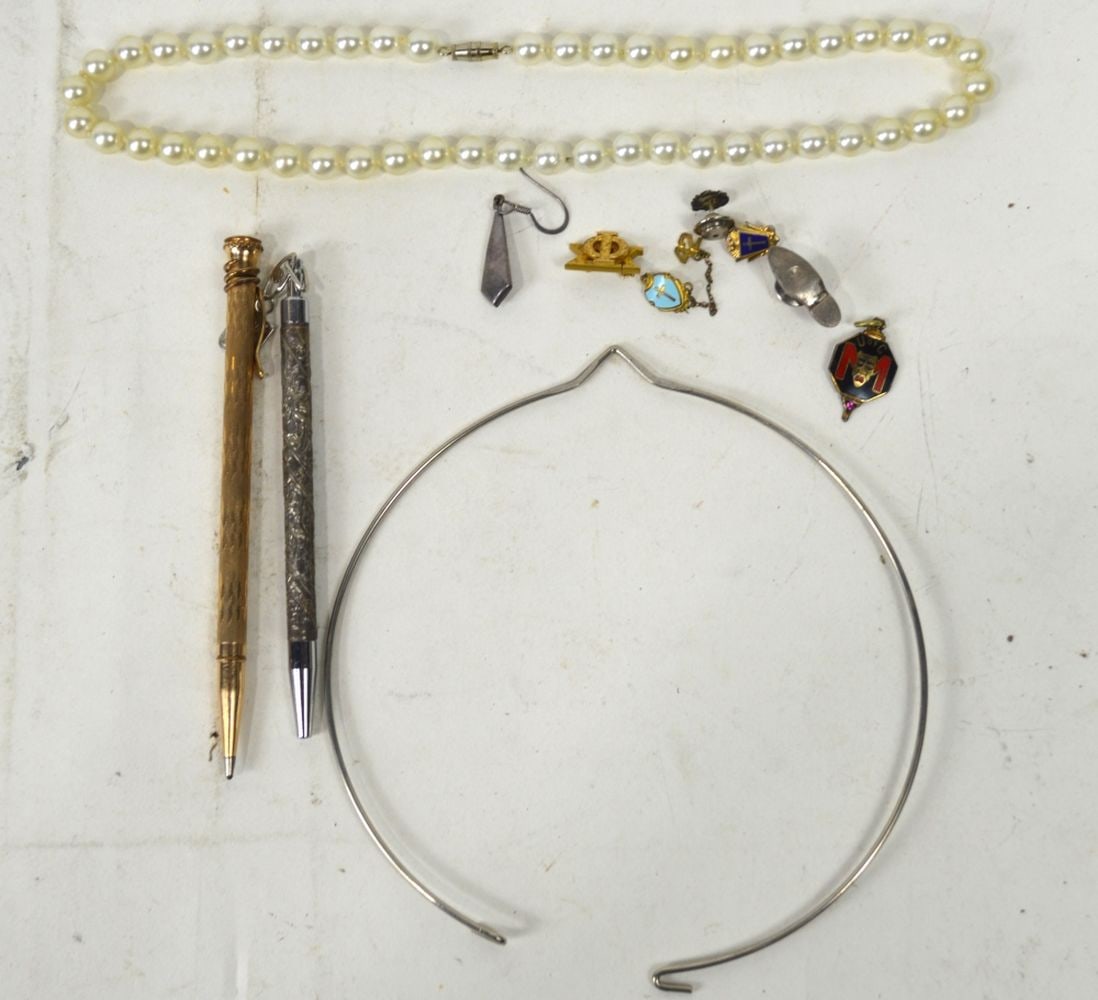 JEWELRY PEN LOT INC STERLING SILVER: A jewelry and jewelry drawer grouping. Including silver and gold pencils (one marked AXT - likely gold filled, however with no visible hallmarking - silvered pencil w Globus tag). Drop earring marked 