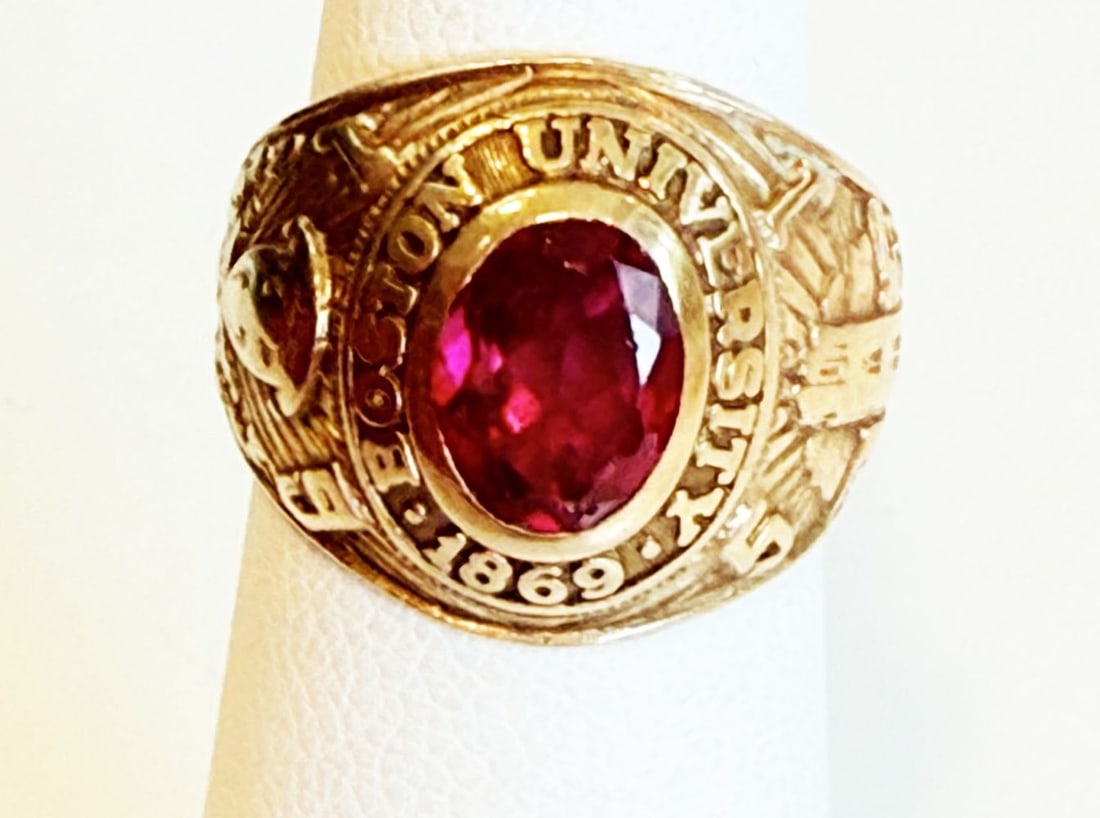 10K GOLD BOSTON UNIVERSITY COLLEGE RING (1 of 6)