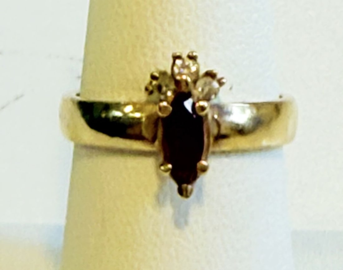 VINTAGE 14K GOLD LADIES RUBY AND DIAMOND RING (1 of 5)