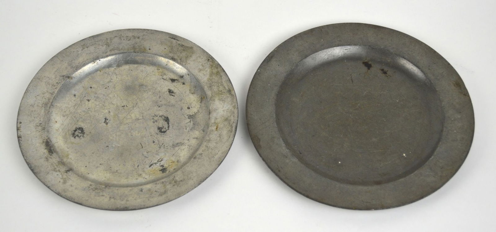 2 ANTIQUE ENGLISH PEWTER PLATES (1 of 4)