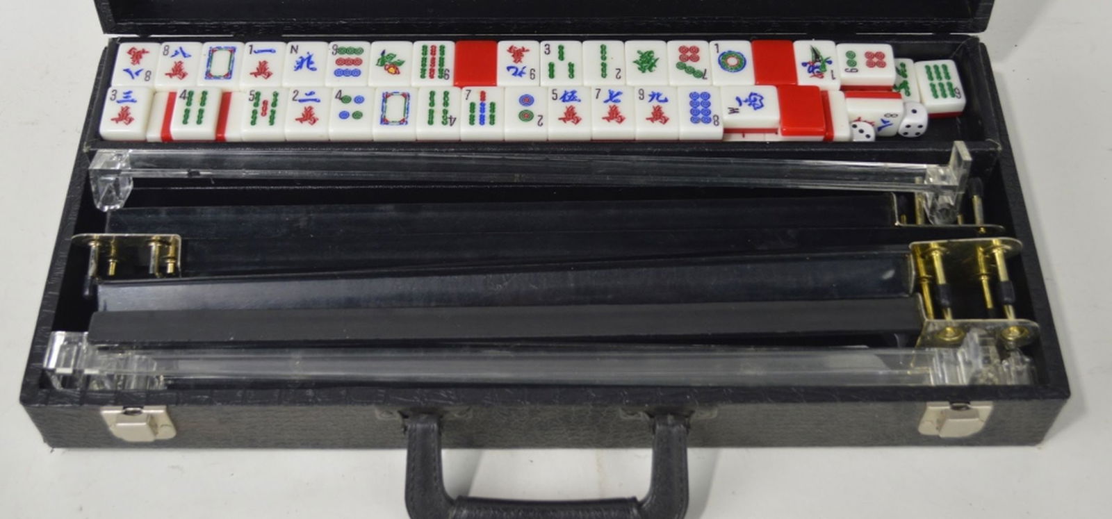 VINTAGE MAHJONG SET W CASE (1 of 5)