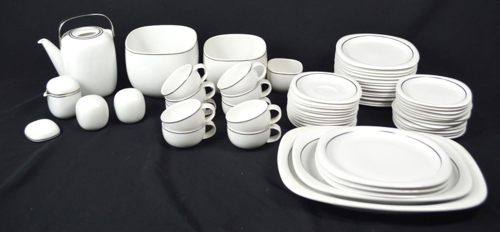 61 PCS ROSENTHAL STUDIO-LINIE SUOMI PORCELAIN SET: 61 pieces of Rosenthal Studio-linie porcelain (Lanka Suomi). Measures: Largest 15" x 11" 1 platter 2 small platters 3 dinner plates 10 tea cups 2 Salt and Pepper shakers 2 lids 1 tea pot 3 serving bow