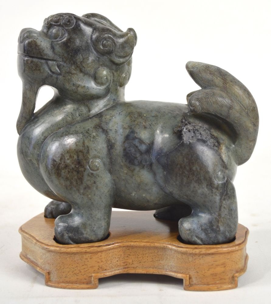 VERY FINE CARVED JADE STONE FOO DOG SCULPTURE (1 of 14)