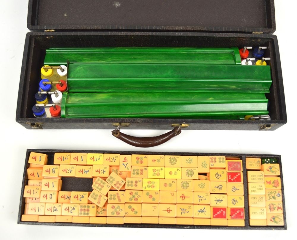 VINTAGE MAHJONG GAME SET W ORIGINAL CASE (1 of 5)