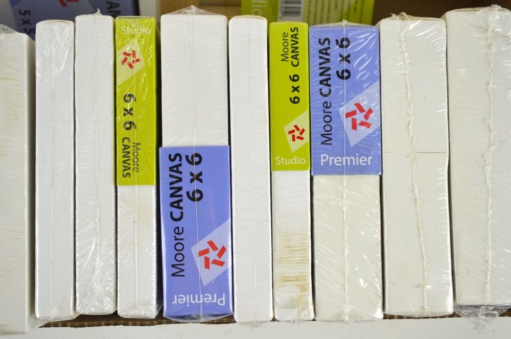 ARTIST PAINTING SUPPLIES 16 CANVAS W STRETCHER (1 of 3)