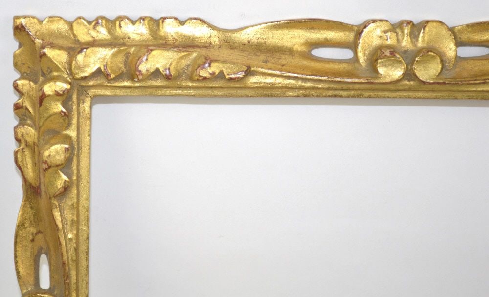 FINE ITALIAN GILTWOOD PAINTING FRAME: A finely carved and gilt Italian painting frame. Likely early/mid 20th century. Measures: H 12 x W 10 1/4" Sight: 8 1/8" x 10"