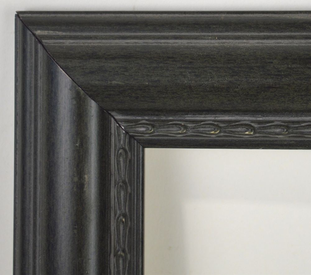 LOT 9 CONTEMPORARY PAINTING PICTURE FRAMES: A group of 9 contemporary (NOS type) painting / picture frames. Composed of 2 standard sizes. Measures (4): 15 1/2" x 15 1/2" Rabbet: 13" x 13" Smaller (5): 14 3/4" x 14 3/4" Rabbet: 12 1/4" x 12 1/4"