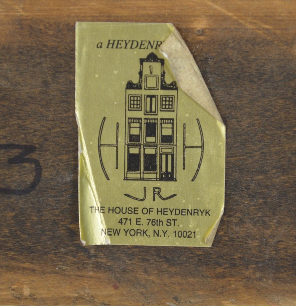 HOUSE OF HEYDENRYK PAINTING FRAME: A good House of Heydenryk painting frame. Frame is constructed with a matte black beveled interior with an exterior black matte edge surrounding a parcel / cream gilt reverse cove exterior