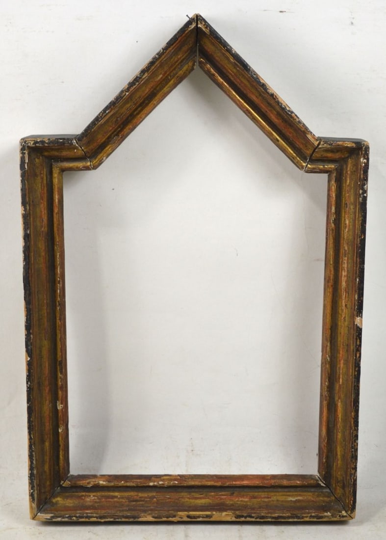 GILTWOOD TABERNACLE FRAME: A good giltwood tabernacle from by Heydenryk. Measures: 19" x 12 1/2" Rabbet: 17" x 10 3/4"