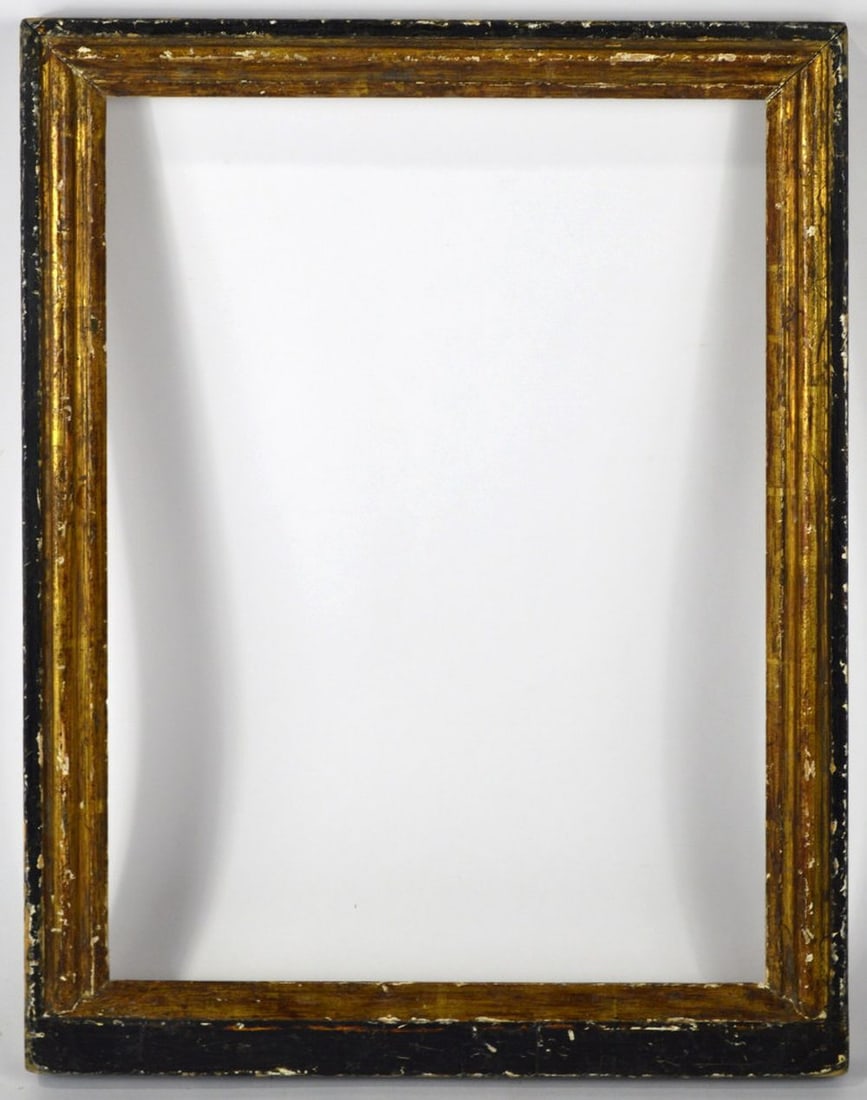 FINE GILT ITALIAN GOTHIC FRAME: A good gothic Italian type frame from Heydenryk. Very good gilding with a tabernacle type base. An old master type frame. Measures: 19 3/4" x 15" Rabbet: 17 1/4" x 12 3/8"