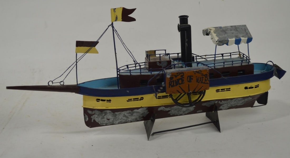 3 MODEL PADDLEWHEEL STEAMER BOAT GROUPING (1 of 4)