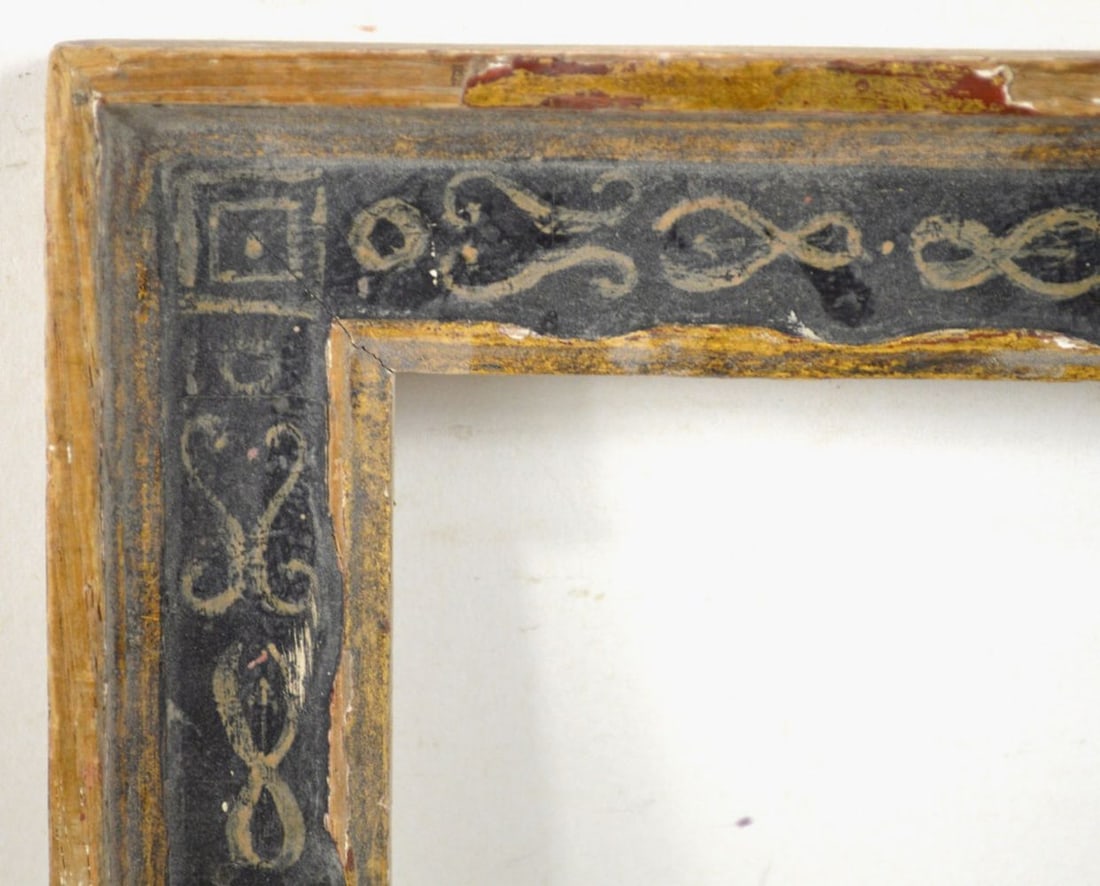 ITALIAN SCRAFFITO CASSETTA FRAME: A gilt edge Italian cassetta frame with scraffito detail by Heydenryk. Measures: 16 1/2" x 13" Rabbet: 14 1/8" x 10 1/2"