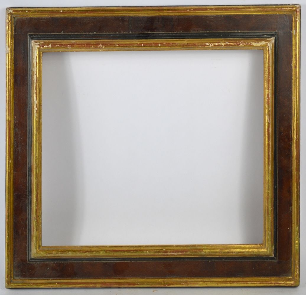 ITALIAN CASSETTA FRAME W GILTWOOD DETAIL: An Italian modernist cassetta frame with giltwood accents a la Heydenryk. Measures: 21" x 17" Rabbet: 16" x 12"