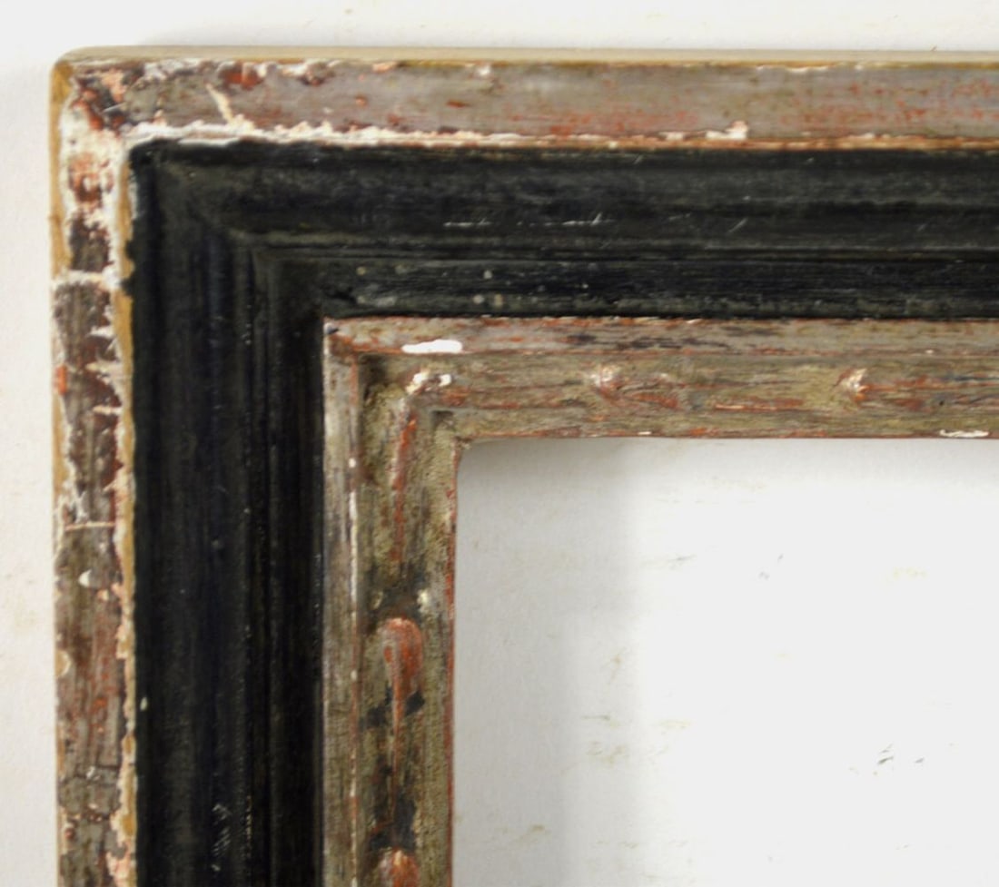 AMERICAN MODERNIST HEYDENRYK FRAME: A nicely carved and finished American Modernist frame by Heydenryk. Frame is silver gilt to inner carved edge and outer flat edge offset by an ebonized inner channel. Measures: 25 1/2" x 20