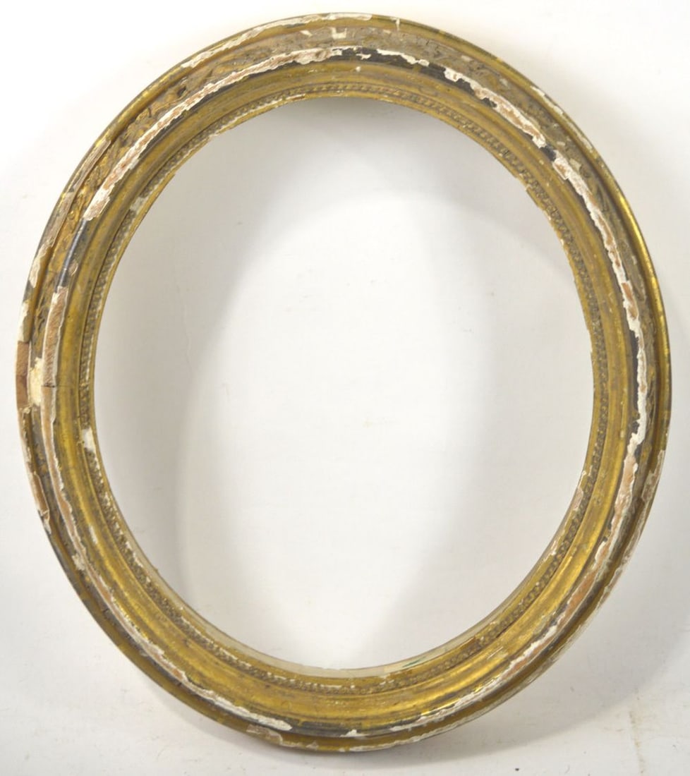 ANTIQUE AMERICAN LEMON GOLD GILTWOOD FRAME: A good, antique, giltwood frame. Measures: 17" x 15" Rabbet: 14" x 12"