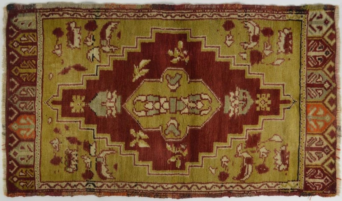 ANTIQUE / VINTAGE ORIENTAL CARPET RUG MAT: An antique / vintage hand woven Oriental carpet. Likely early/mid 20th C. Measures: 39" x 21"