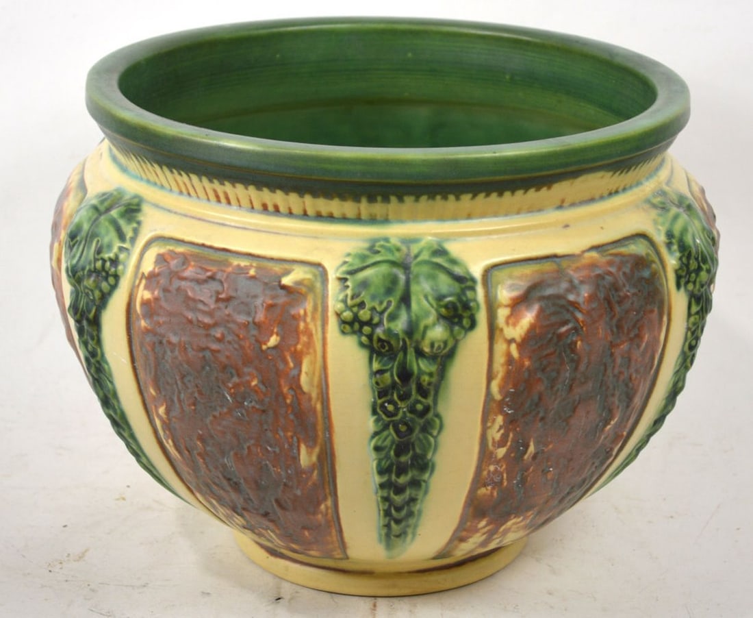 ROSEVILLE FLORENTINE LARGE POTTERY PLANTER: A Roseville pottery Florentine pattern planter. Measures: 11" x 15" x 15"