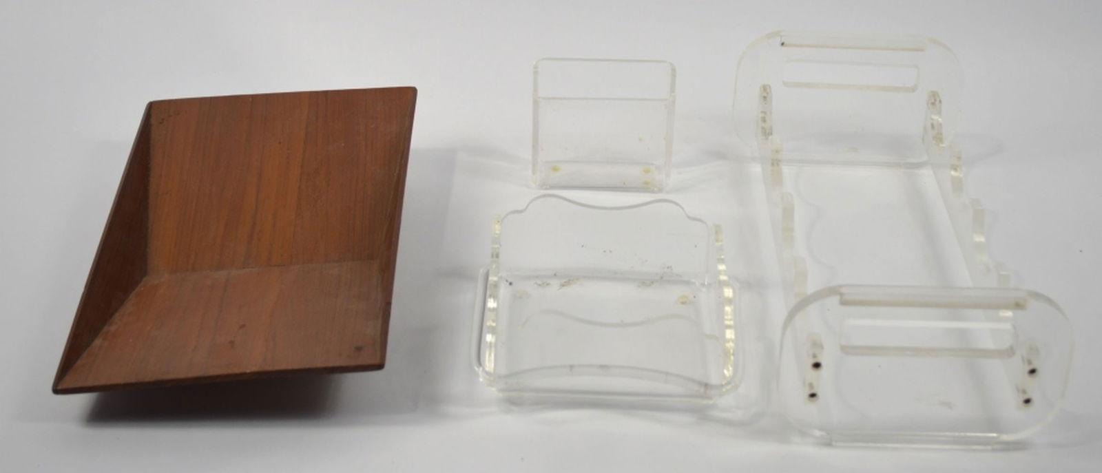 MID CENTURY TEAK TRAY AND LUCITE GROUPING: A mid century modern grouping of 3 lucite pieces and a teak holder, marked Sowe-konst Made in Sweden. Measures: Largest 17" x 8" x 5"