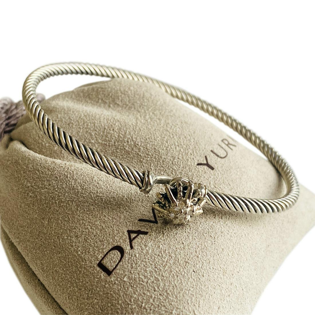 DAVID YURMAN ONE STATION DIAMOND BANGLE BRACELET: DAVID YURMAN ONE STATION BANGLE BRACELET WITH DIAMONDS -BRAND: DAVID YURMAN-COLLECTION: STARBURST -STONES: DIAMONDS-METAL : STERLING SILVER 925-SIZE: 6.5"-CONDITION: EXCELLENT LIKE NEW!!