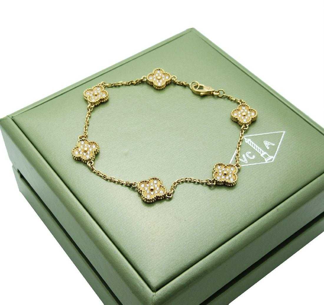 Van Cleef & Arpels 18k Gold 6 Motif Sweet Alhambra (1 of 3)
